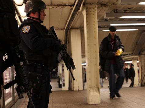 Sparatoria Nel Metrò Di New York La Vittima è Un Uomo Di 48 Anni