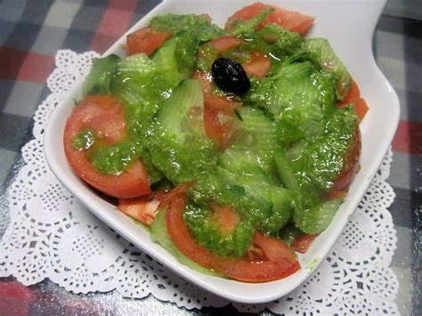 Recette de Salade de concombre et tomates pesto de céleri