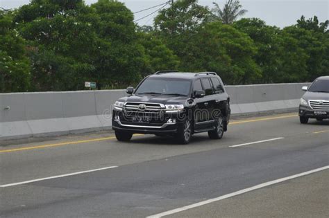 Toyota Land Cruiser 200 Facelift Vx R V8 Awd Suv Editorial Stock Image