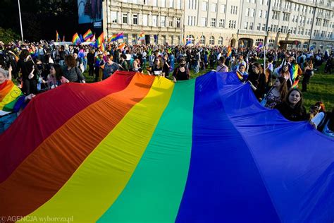 Zalegalizowa Zwi Zki Partnerskie Polacy S Na Tak Zmiana