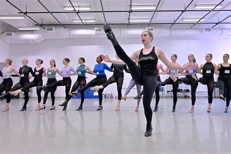 Dance like a Rockette: College students take unique…