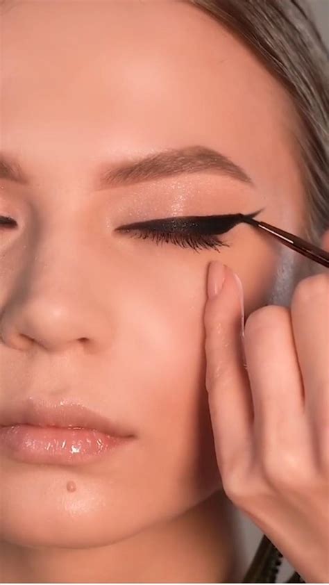 Master The Art Of The Cat Eye With Our Step By Step Tutorial In 2024 Cat Eye Makeup Tutorial