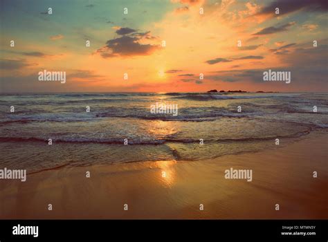 Retro sunset beach hi-res stock photography and images - Alamy