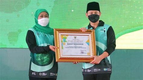 Bupati Trenggalek Mas Ipin Dapat Penghargaan Pembina Proklim Terbaik