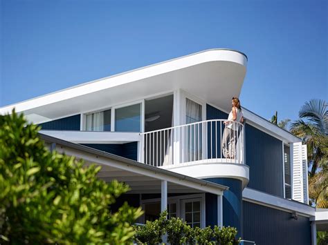 Beach House on Stilts - Luigi Rosselli Architects