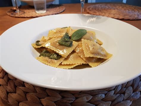 Ravioli Con Salciccia E Funghi Porcini Con Burro E Salvia Grillforum