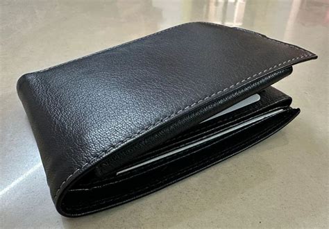 Male Black Men Button Leather Wallet Card Slots 3 At Rs 00200 In Malda