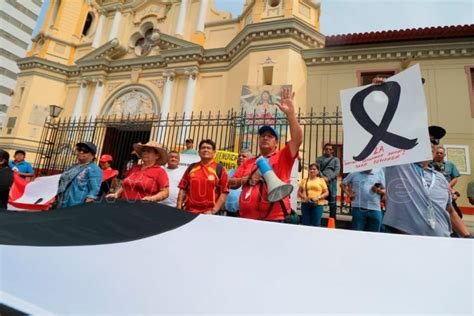 Piura Manifestantes Guardan Minuto De Silencio Por Fallecidos En