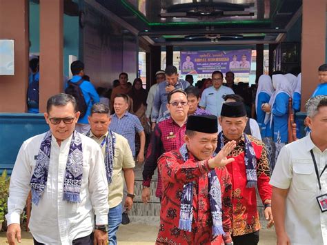 Penyerahan Bantuan Dumisake Pendidikan Oleh Gubernur Jambi