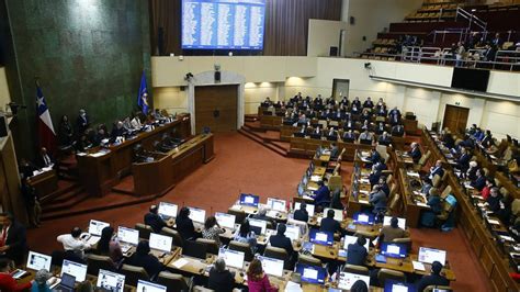 C Mara De Diputados Guard Un Minuto De Silencio En Homenaje A