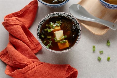 Zuppa di miso la ricetta giapponese dalle mille proprietà