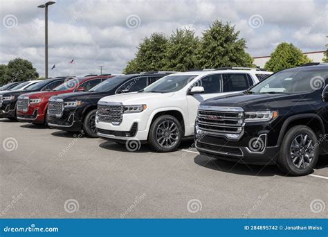 Gmc Acadia Suv Display At A Dealership Gmc Offers The Acadia In Sle