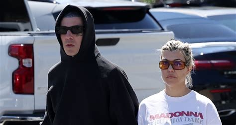 Kourtney Kardashian Travis Barker Hold Hands While Running Errands In