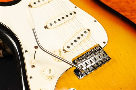 1970 Fender Stratocaster – Sunburst – Lefthand – GuitarPoint