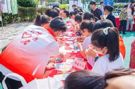 大学生服务社区计划 我校青年志愿者走进马家店社区，助力“一老一少”，乐享科技魅力