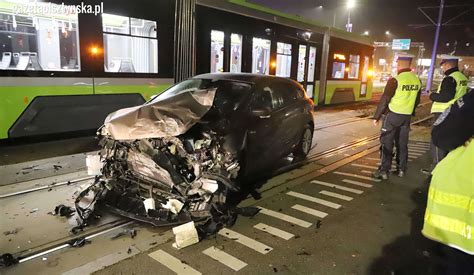 Zderzenie Tramwaju Z Osobowym Fordem Na Al Sikorskiego W Olsztynie 26