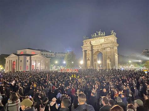 Bocciatura Del Ddl Zan In Senato In Migliaia In Piazza A Roma E Milano