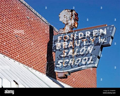 Fondren beauty salon school hi-res stock photography and images - Alamy