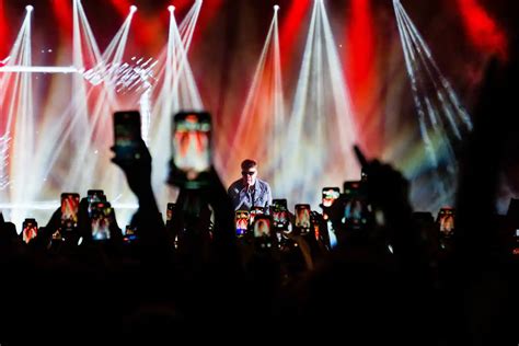 Quevedo Y Saiko Triunfan En Madrid Con El Concierto Sorpresa Canarias7