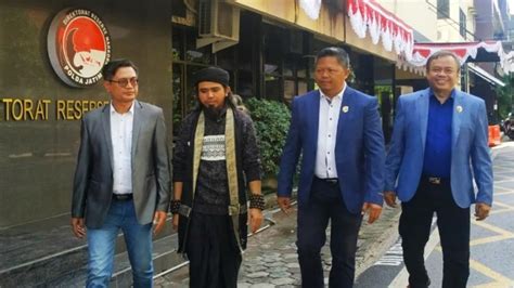 Diperiksa Polda Jatim Gus Samsudin Bawa Bukti Video Pesulap Merah