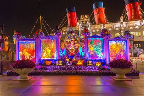 13 Perfect Halloween Photos from Tokyo Disney Resort