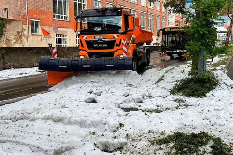 Winterlandschaft im August Hagel Unwetter lässt in Reutlingen