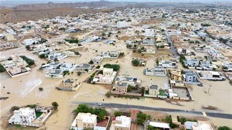 دفعة جديدة من الأمطار الغزيرة والرياح والثلوج تضرب سلطنة عمان صور