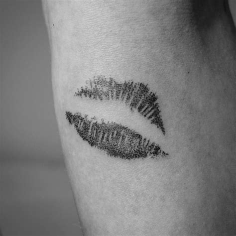 20 Gorgeous Lip Tattoo Ideas Which Gives You A Funky Look Vogueitude