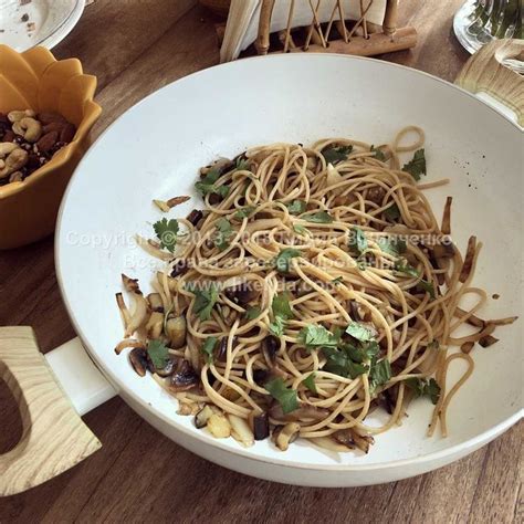 Цельнозерновая паста с баклажанам и грибами (веганская) | Healthy ...