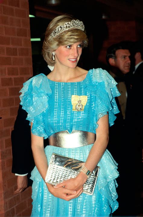 25+ Photos of Princess Diana in Tiaras - Princess Diana's Tiara Style