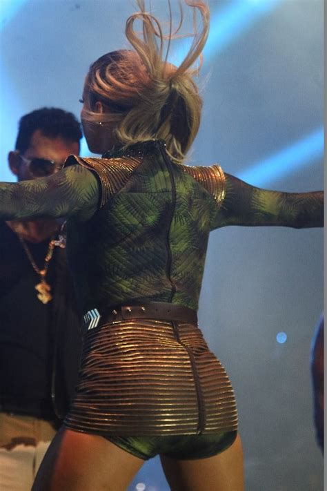 EGO Claudia Leitte sensualiza em show notícias de Show