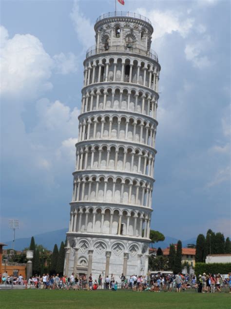 Foto La Torre Inclinada De Pisa Pisa Tuscany Italia