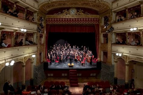 Cuneo Oltre 400 Persone Per Il Concerto Di Inaugurazione Dellanno