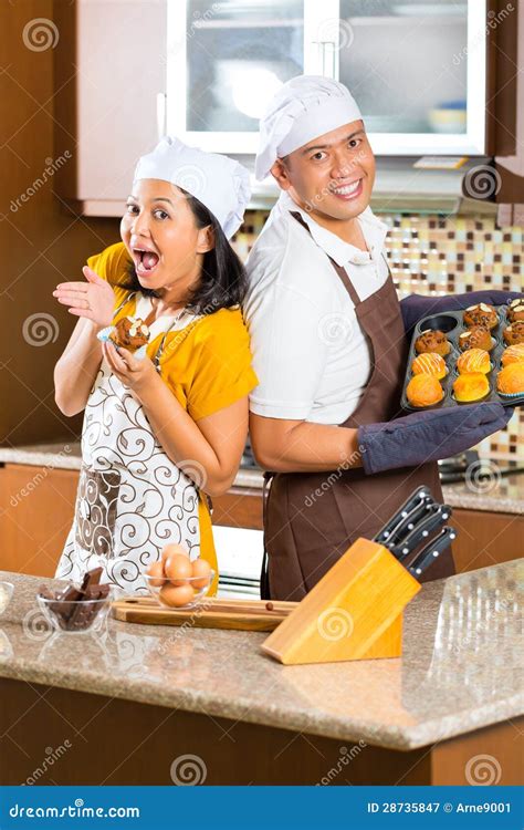 De Aziatische Muffins Van Het Paarbaksel In Huiskeuken Stock Afbeelding