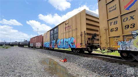 Locomotive engineers’ union calls for limiting freight train lengths ...