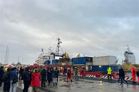 Nave Ong Sea Eye In Porto Livorno Con Migranti Ultima Ora Ansa It