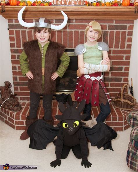 How To Train Your Dragon Hiccup Astrid And Toothless Halloween Costume Contest At Costume