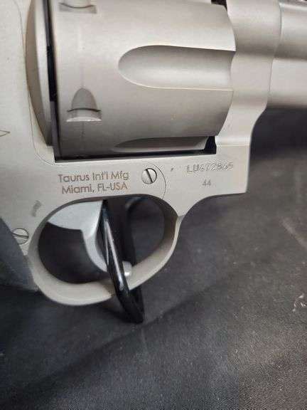 Taurus 44 mag revolver - Advantage Auction