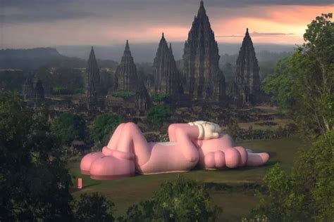 KAWS Holiday Indonesia Di Candi Prambanan Jadi Daya Tarik Kuat Untuk