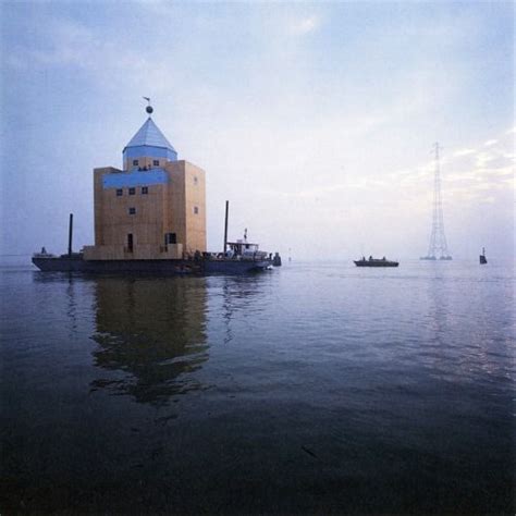 Il Teatro del Mondo ou théâtre vénitien fut réalisé par Aldo Rossi