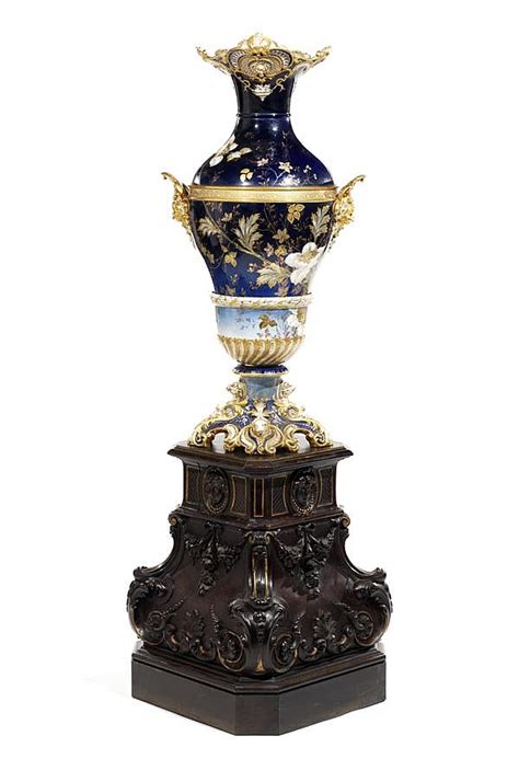 Sold At Auction Grand Vase Balustre En Porcelaine Bleue Outre Mer