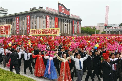 北朝鮮、体制固め進む 平壌で祝賀パレード 読んで見フォト 産経フォト