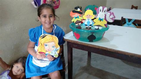 Contar e Encantar Projeto Alice no País das Maravilhas Escola Airam