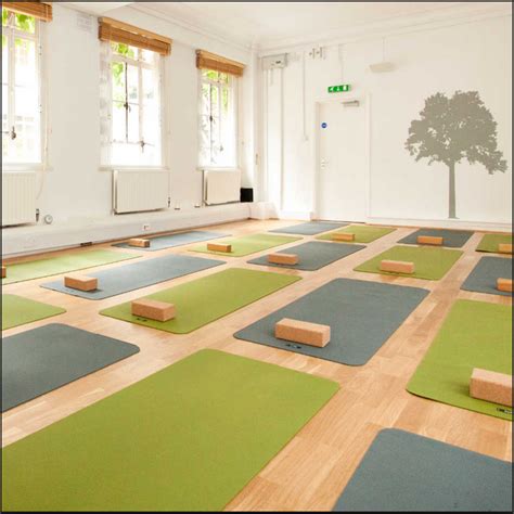 Pilates Mat Layout | Yoga studio ontwerp, Yoga studio thuis, Yogaruimte
