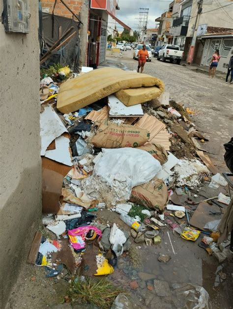 Saj Moradores Da Rua Da Corrida Denunciam Surto De Aedes Aegypti Por