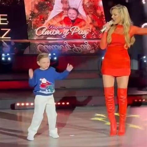 Marjorie de Sousa y su hijo estrenan canción de navidad Metro Puerto Rico