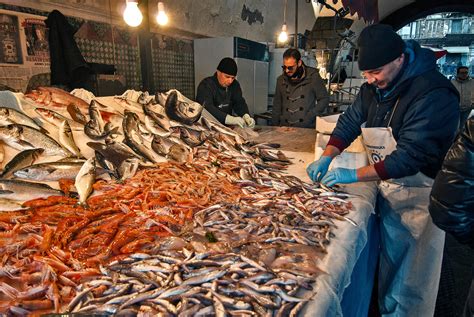 Pescheria Di Catania Comprare E Mangiare