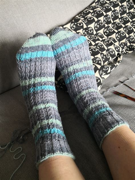 Finally done - socks with cable pattern : knitting