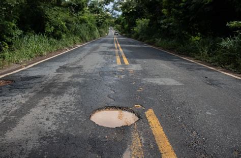 Buracos imprudência e falta de sinalização elevam perigo na estrada