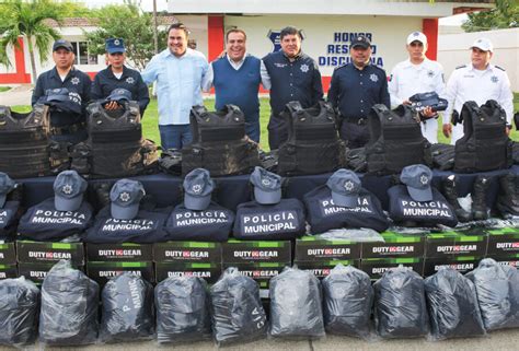 Entrega Alcalde Uniformes Y Equipo A Seguridad Ciudadana